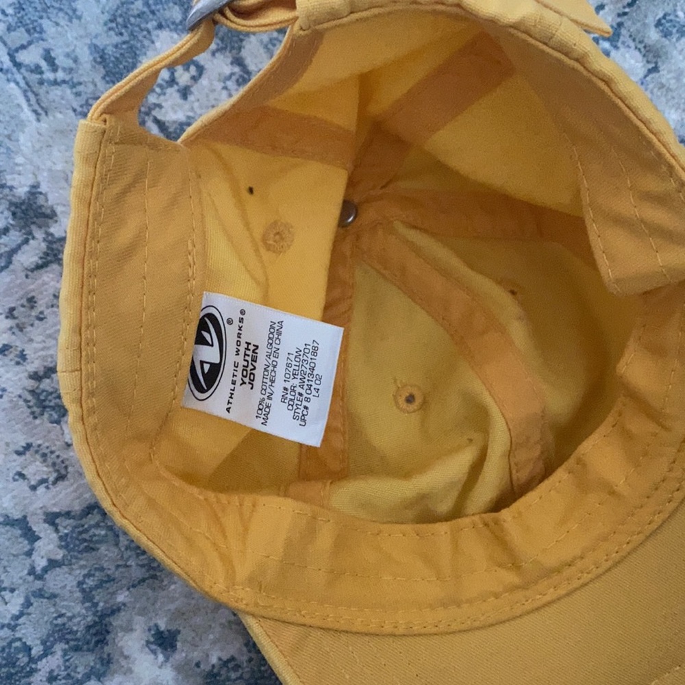 Yellow cap 🧢 - Picture 3 of 5